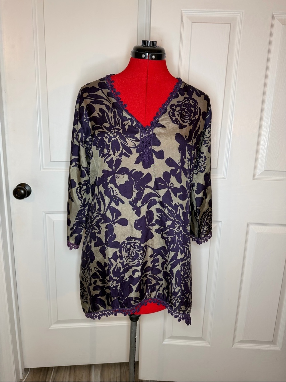 Johnny Was 100% Silk Gray Purple 3/4 Sleeve Tunic Top Crochet Trim Women XS
